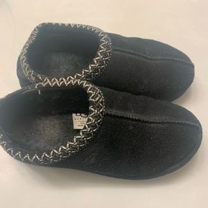 Ugg Tasman slipper size 9